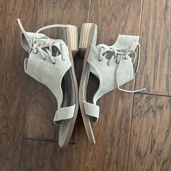 Brand new Avanti Sandals - Picture 3 of 4